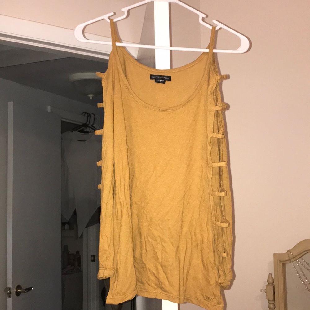 Obey Top